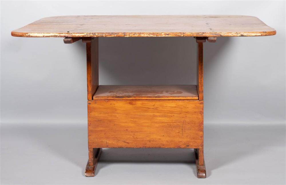AMERICAN COLONIAL TAVERN TABLE