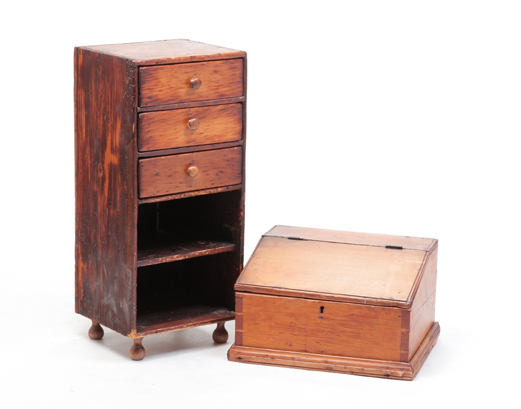 AMERICAN COUNTERTOP DESK AND CASE
