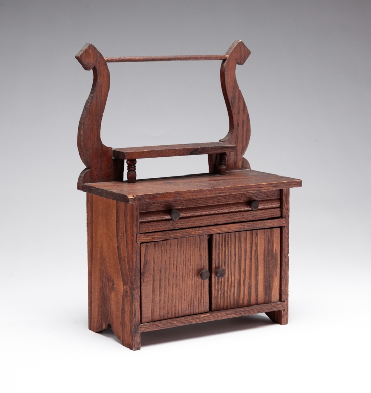 AMERICAN DOLL DRESSER. Early 20th