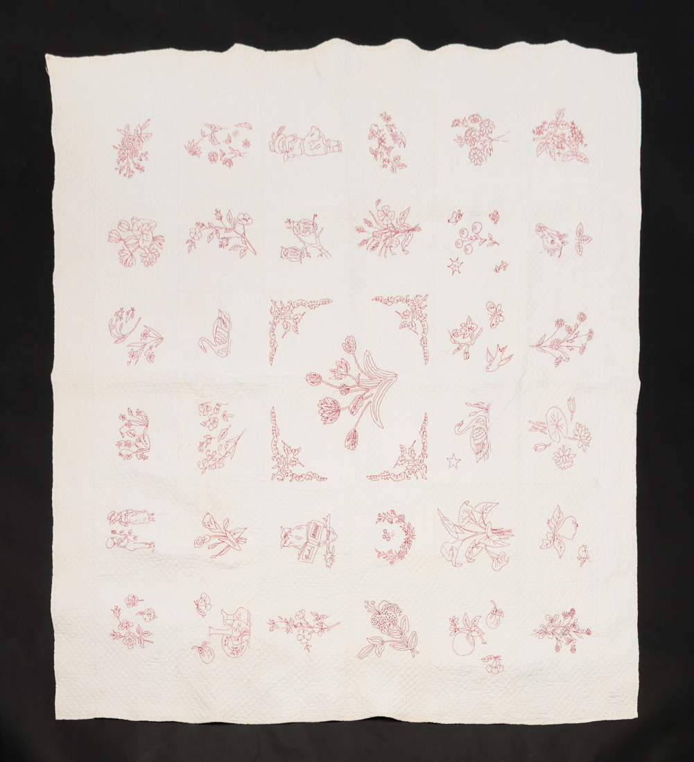 AMERICAN EMBROIDERED CHILD'S QUILT.