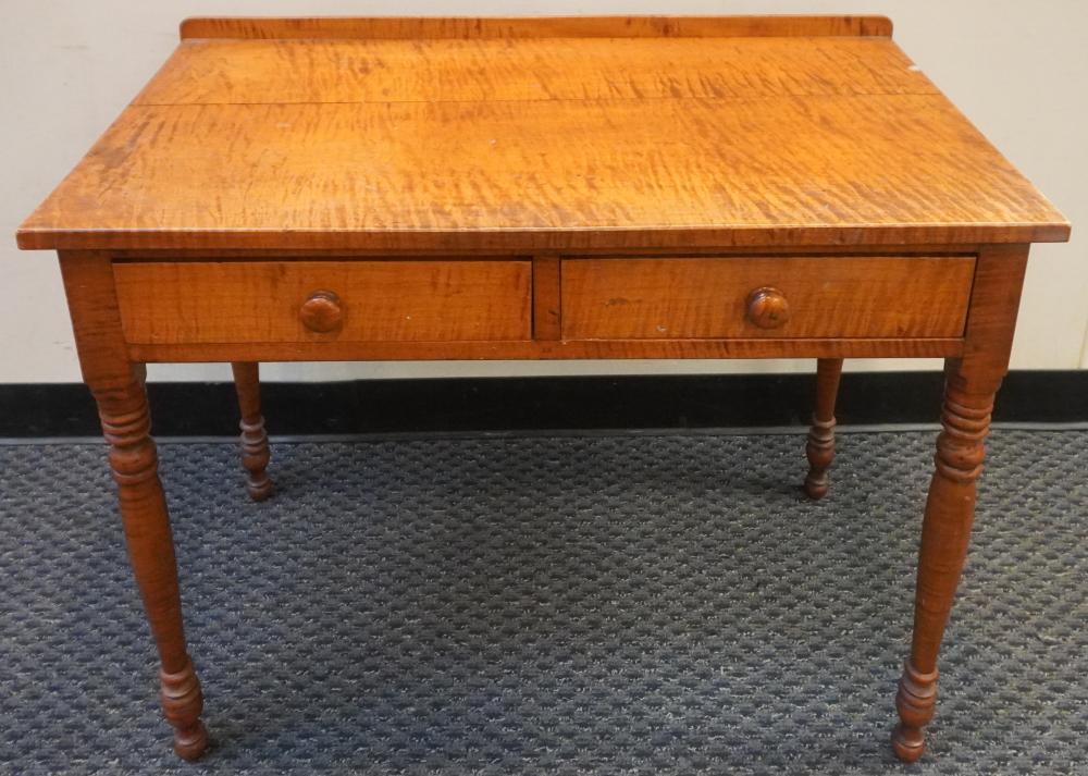 AMERICAN FIGURED MAPLE DESK 29 X 35