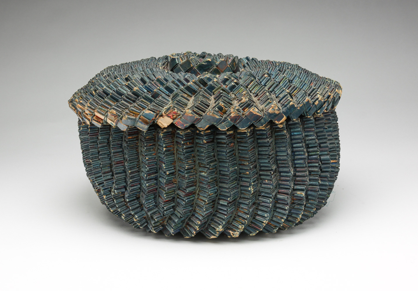 AMERICAN FOLDED PAPER BASKET. First