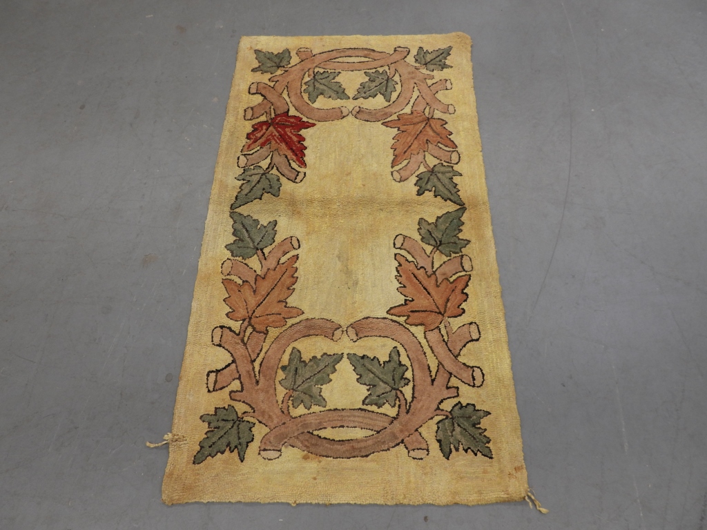 AMERICAN FOLK ART OAK LEAF HOOK RUG
