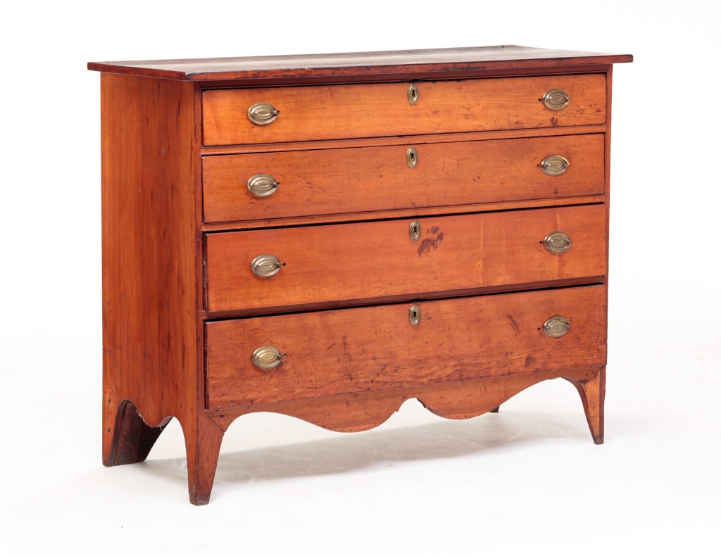 AMERICAN HEPPLEWHITE CHEST. First