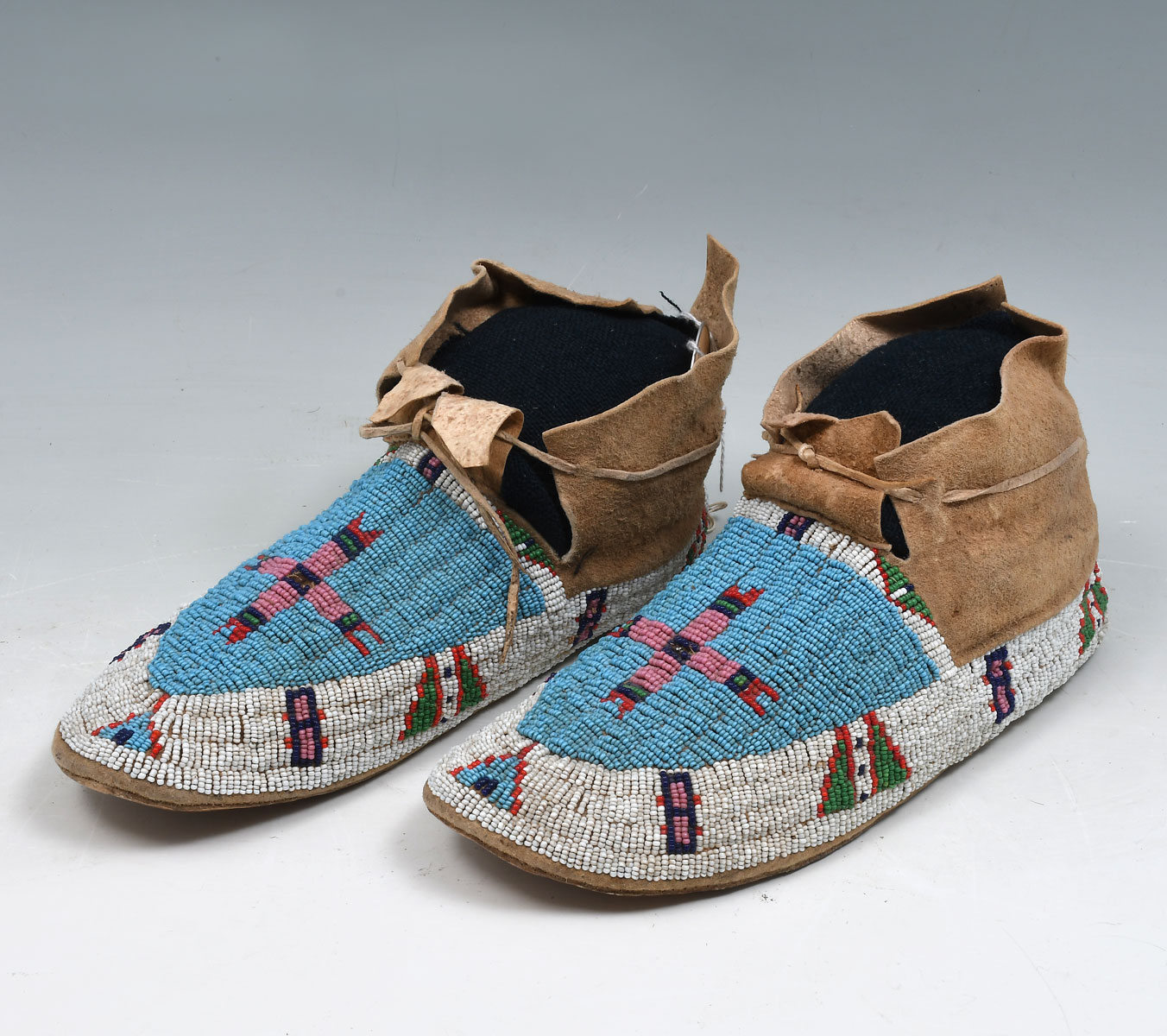 AMERICAN INDIAN BEADED MOCCASINS: