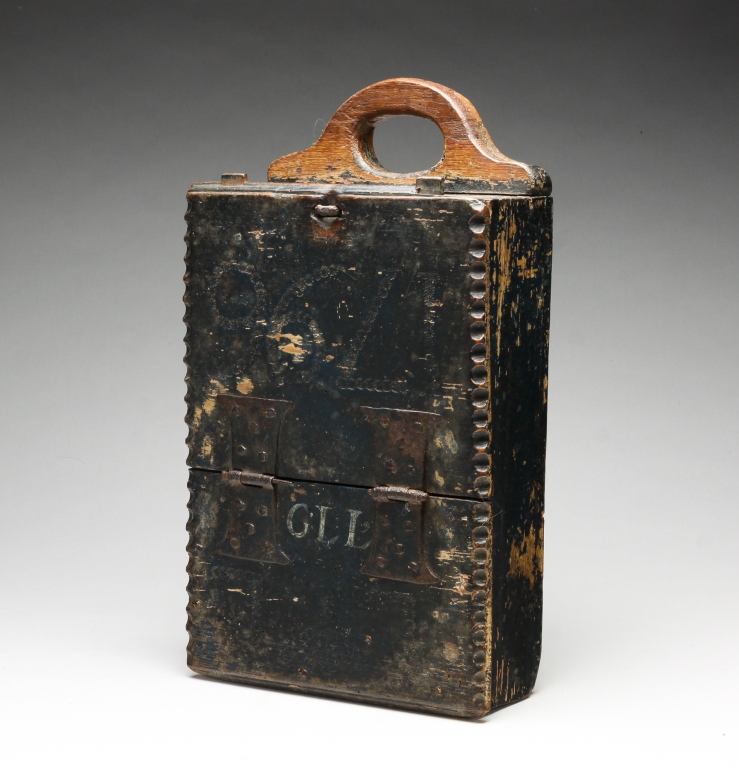 AMERICAN LOCKBOX. Pine. Designs and