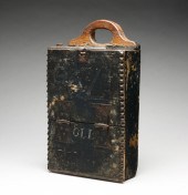 AMERICAN LOCKBOX. Pine. Design