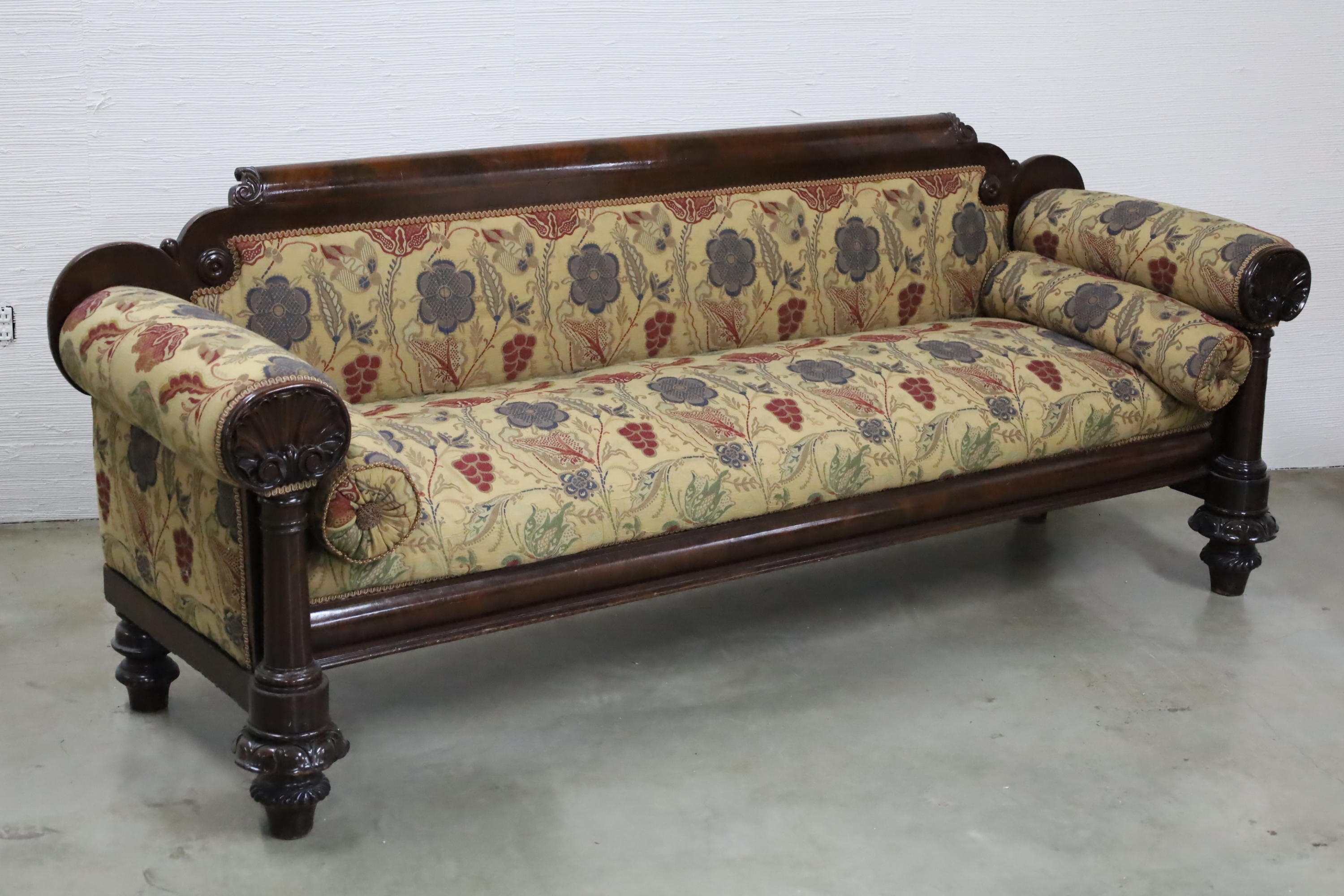AMERICAN MAHOGANY LATE REGENCY ROLL