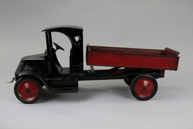AMERICAN NATIONAL MACK DUMP TRUCK