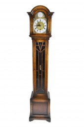 AMERICAN OAK GRANDMOTHER CLOCK