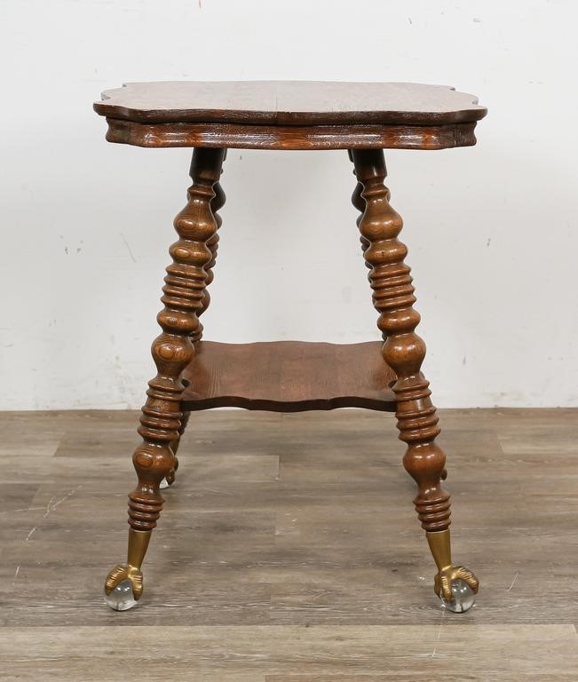 AMERICAN OAK PARLOR TABLEAmerican