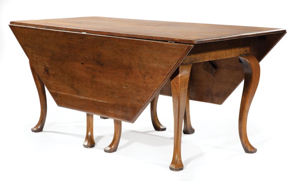 AMERICAN OR CONTINNENTAL CARVED OAK
