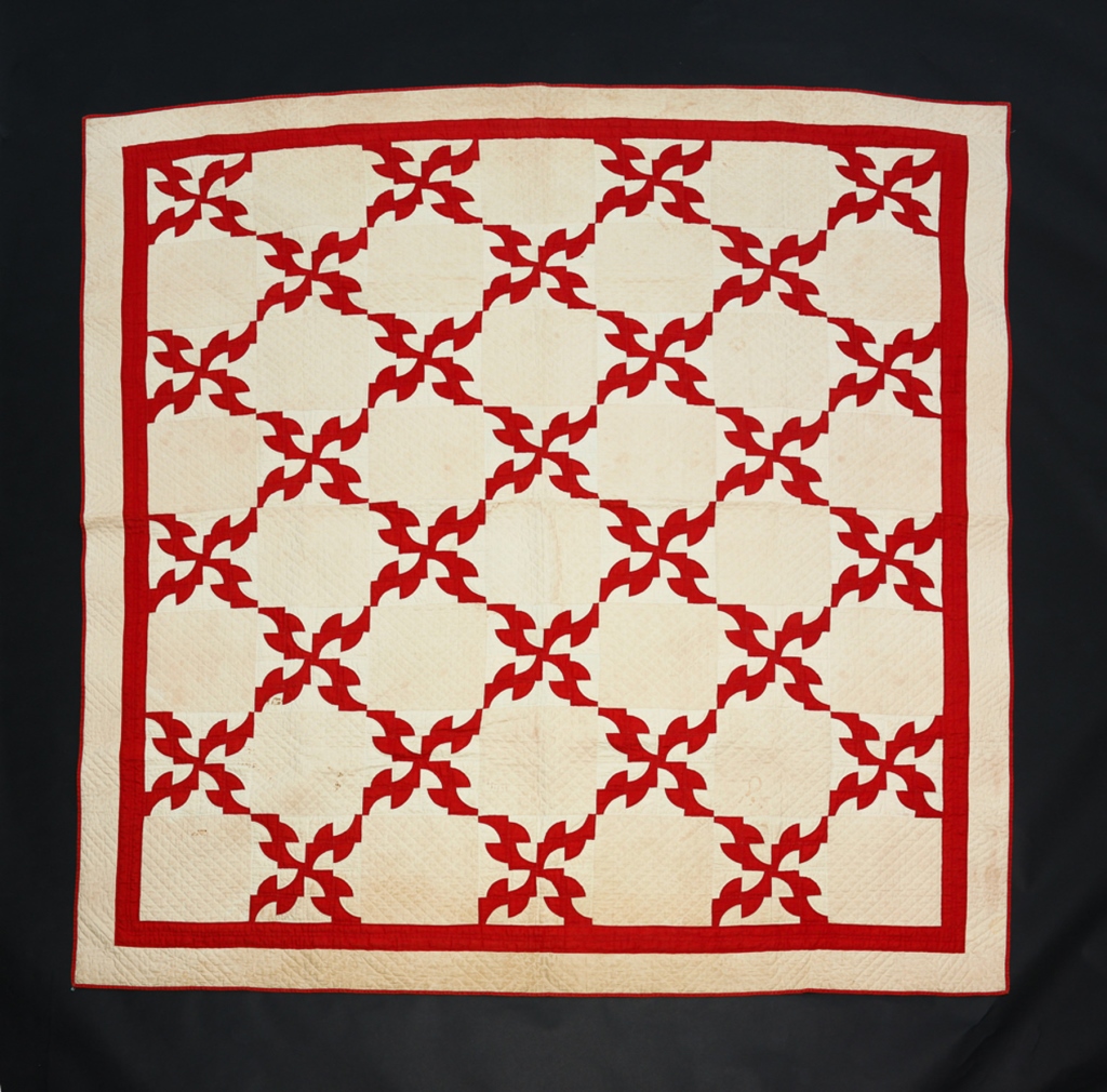 AMERICAN PIECED QUILT. Ca. 1900.