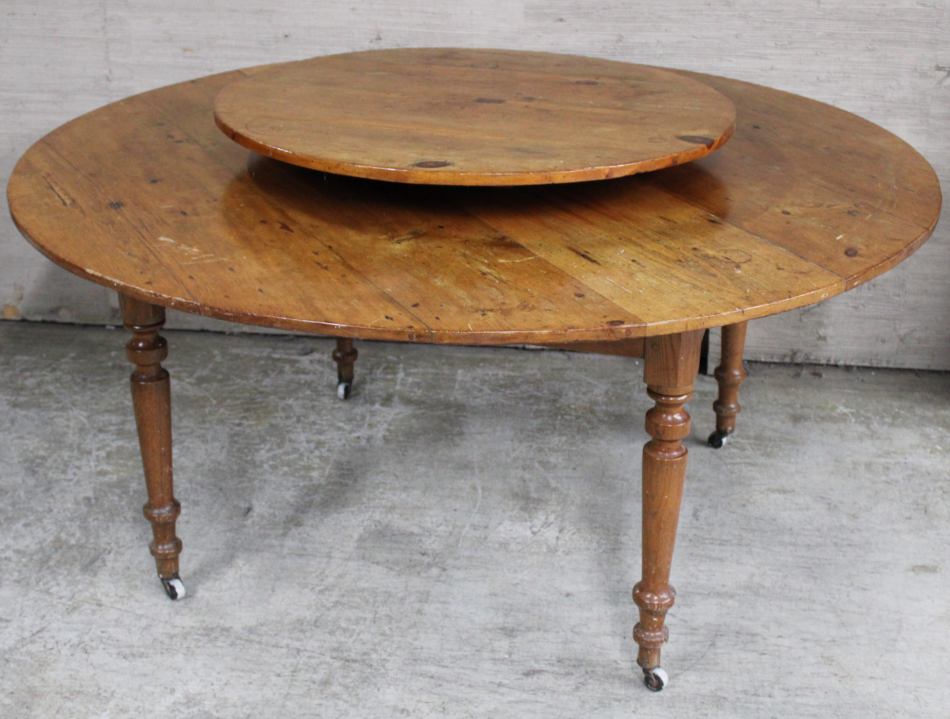 AMERICAN PINE LAZY SUSAN TABLE;