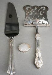 AMERICAN STERLING HANDLED PIE
