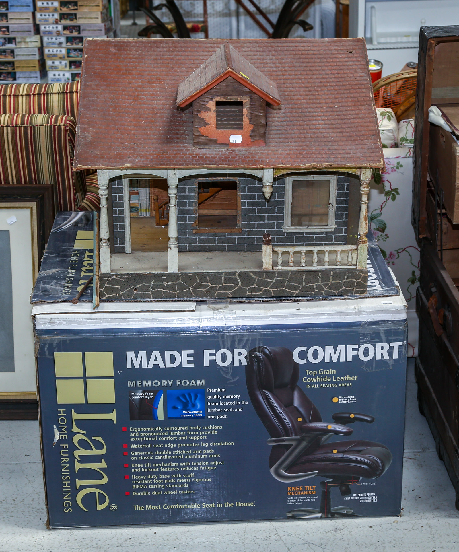 AMERICAN VERNACULAR DOLL HOUSE