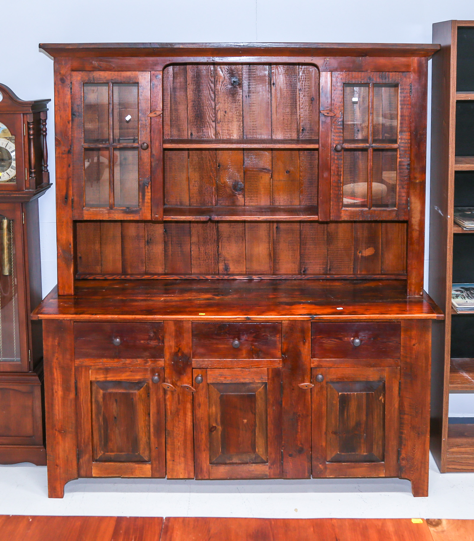 AMERICAN VERNACULAR STYLE PINE