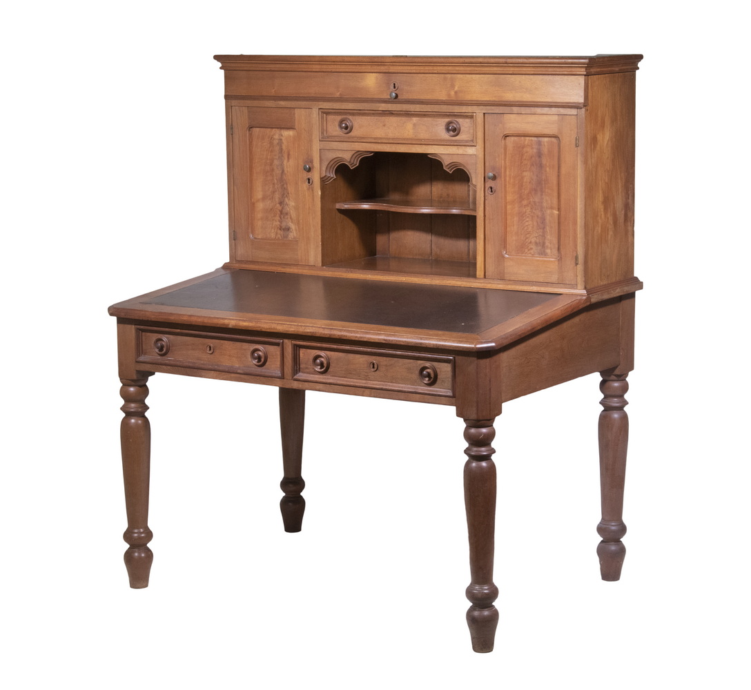 AMERICAN WALNUT PLANTATION DESK
