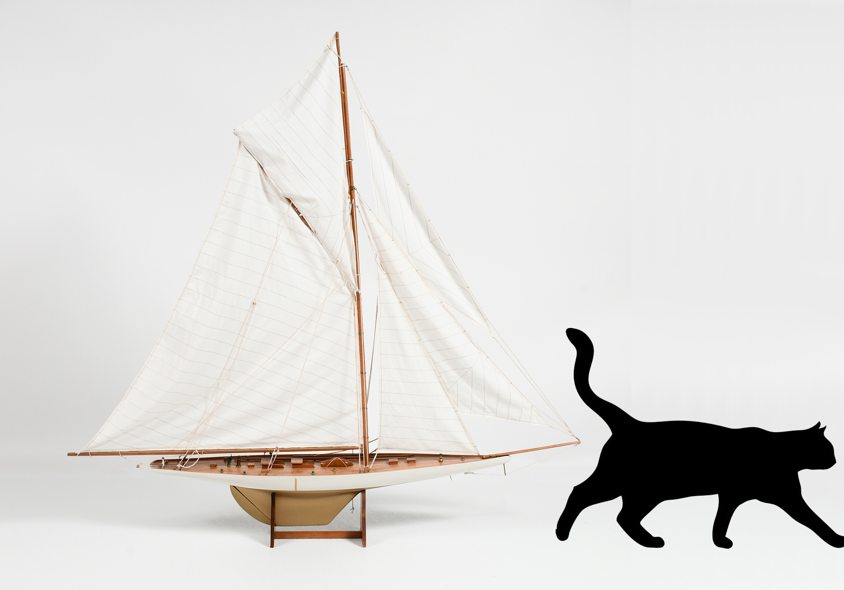 AMERICA'S CUP YACHT MODEL
