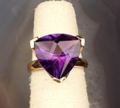 AMETHYST AND EIGHTEEN KARAT GO