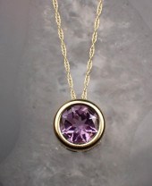 AMETHYST AND GOLD PENDANT NECK