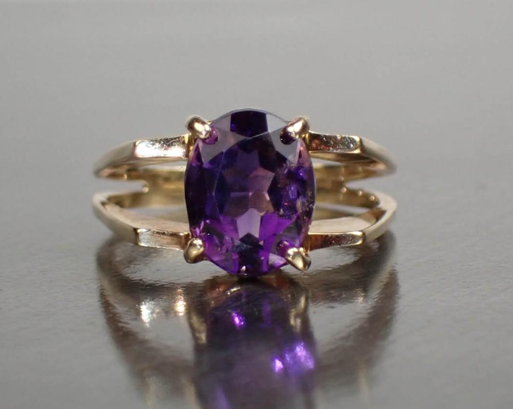 AMETHYST AND GOLD SOLITAIRE