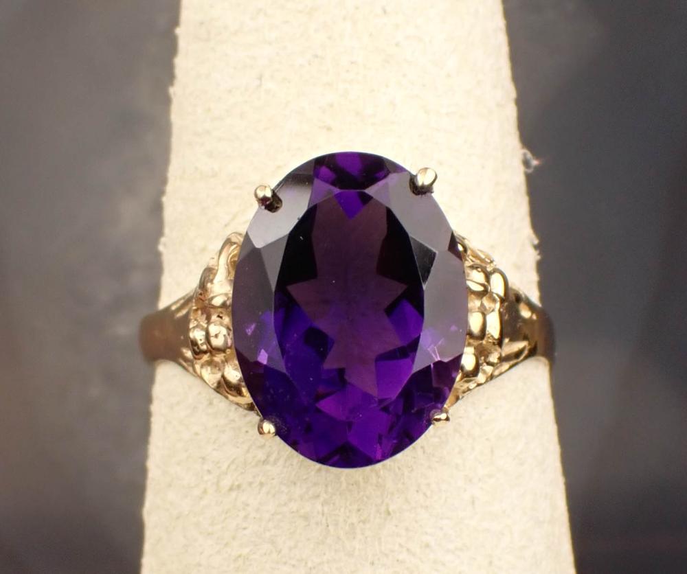 AMETHYST AND GOLD SOLITAIRE