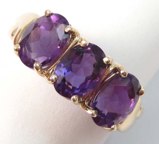 AMETHYST AND TEN KARAT GOLD RING