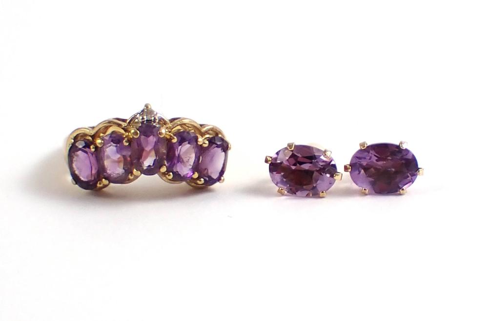 AMETHYST AND YELLOW GOLD RING AND