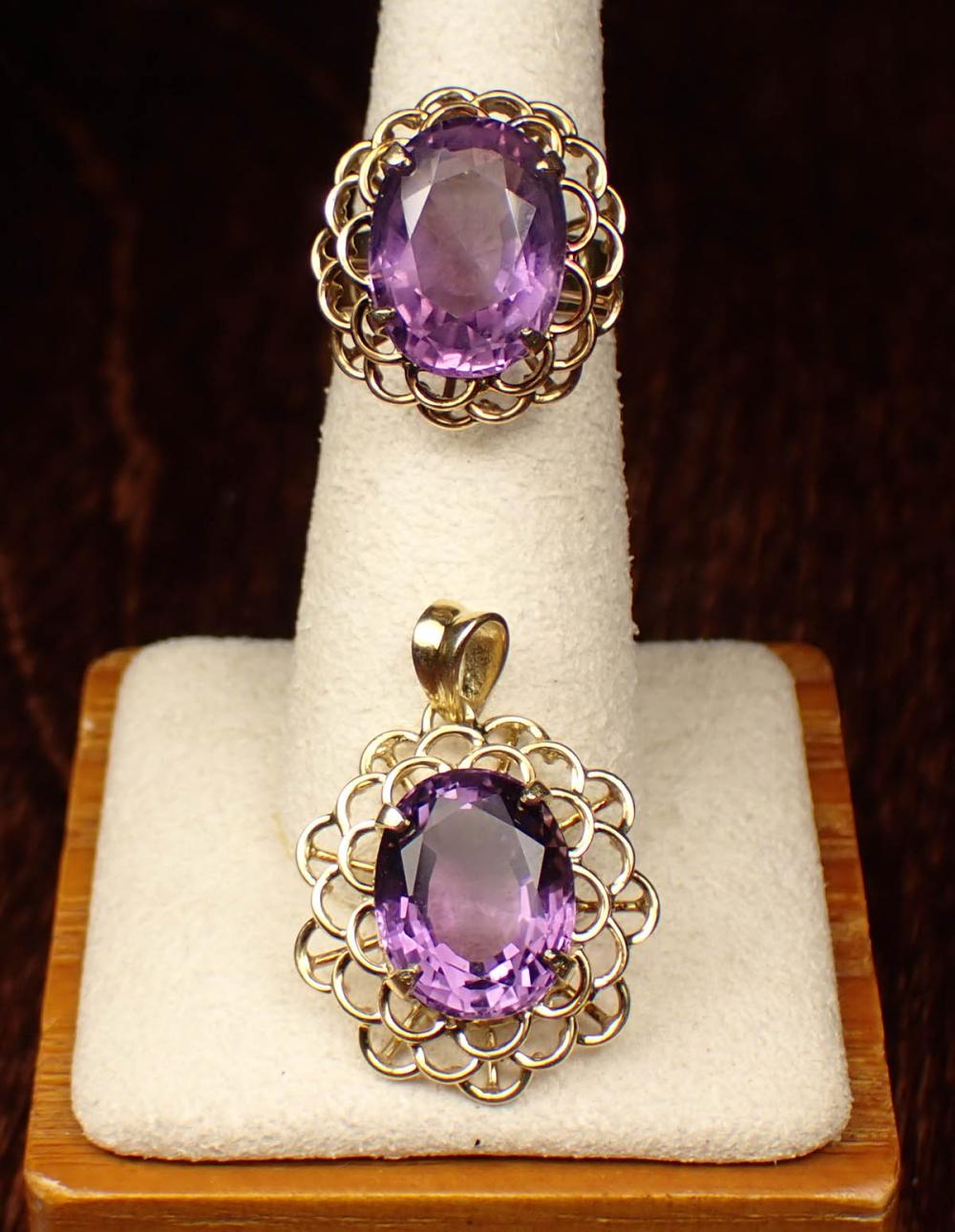 AMETHYST AND YELLOW GOLD RING AND