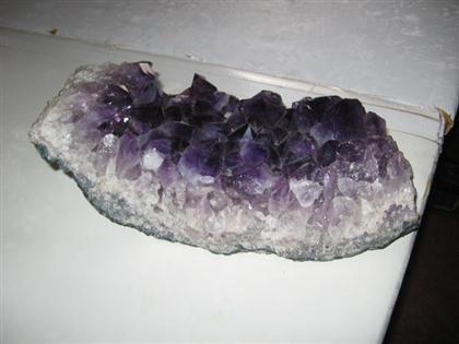 Amethyst quartz specimen      L: 12