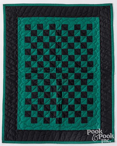 AMISH CHECKERBOARD PATCHWORK CRIB