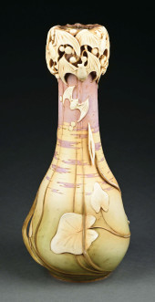 AMPHORA BERRY BAT VASE DESIGNE