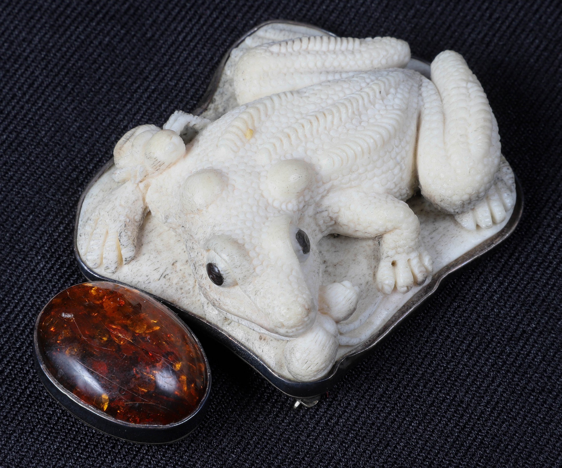 Amy Kahn Russel Sterling, Amber,