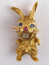 An 18 carat gold rabbit brooch
