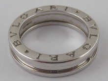 An 18 carat white gold band ring by