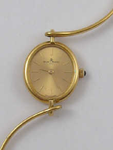 An 18 ct gold lady's bracelet wrist