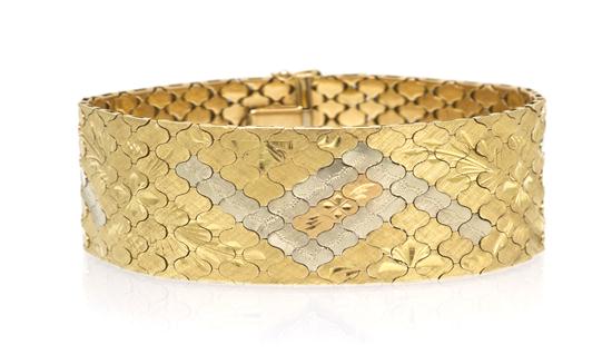 An 18 Karat Multicolor Gold Link