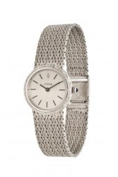 An 18 Karat White Gold Wristwa