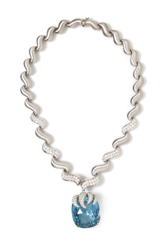 An 18 Karat White Gold Aquamarine