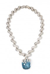 An 18 Karat White Gold Aquamar