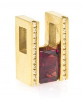 An 18 Karat Yellow Gold Diamon
