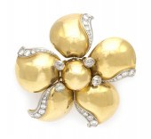An 18 Karat Yellow Gold Platin