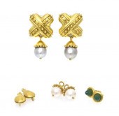 An 18 Karat Yellow Gold Interc