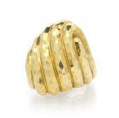 An 18 Karat Yellow Gold Ring H