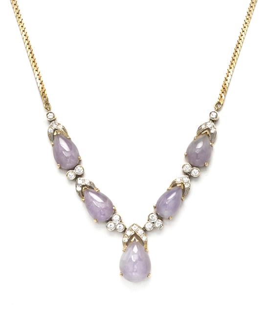 An 18 Karat Yellow Gold Lavender