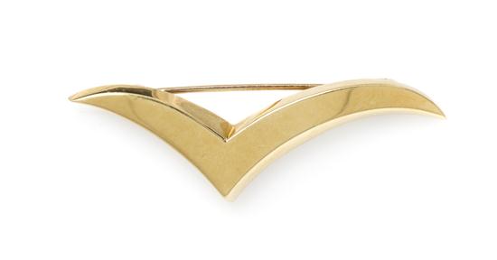 An 18 Karat Yellow Gold Brooch
