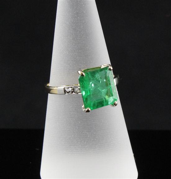 An 18ct gold and emerald ring the