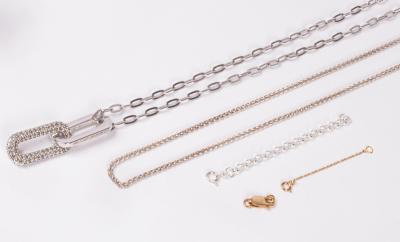 An 18ct gold clasp, a gold chain,