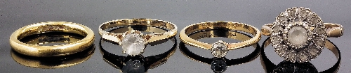 An 18ct gold plain wedding band